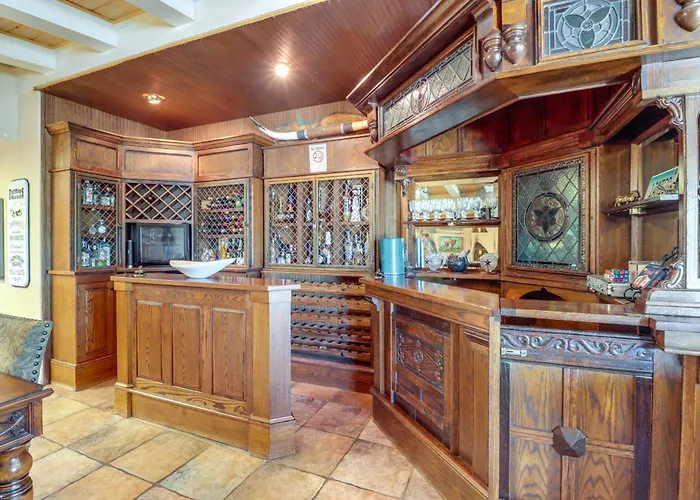 Swim Access & Outdoor Kitchen!