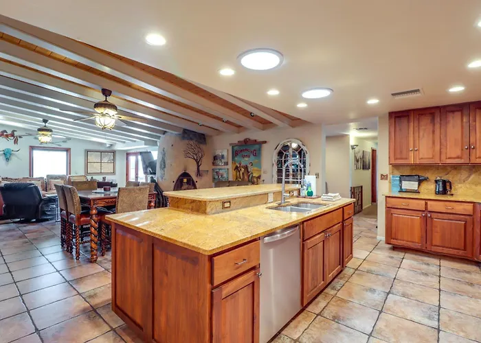 Swim Access & Outdoor Kitchen! * Tucson